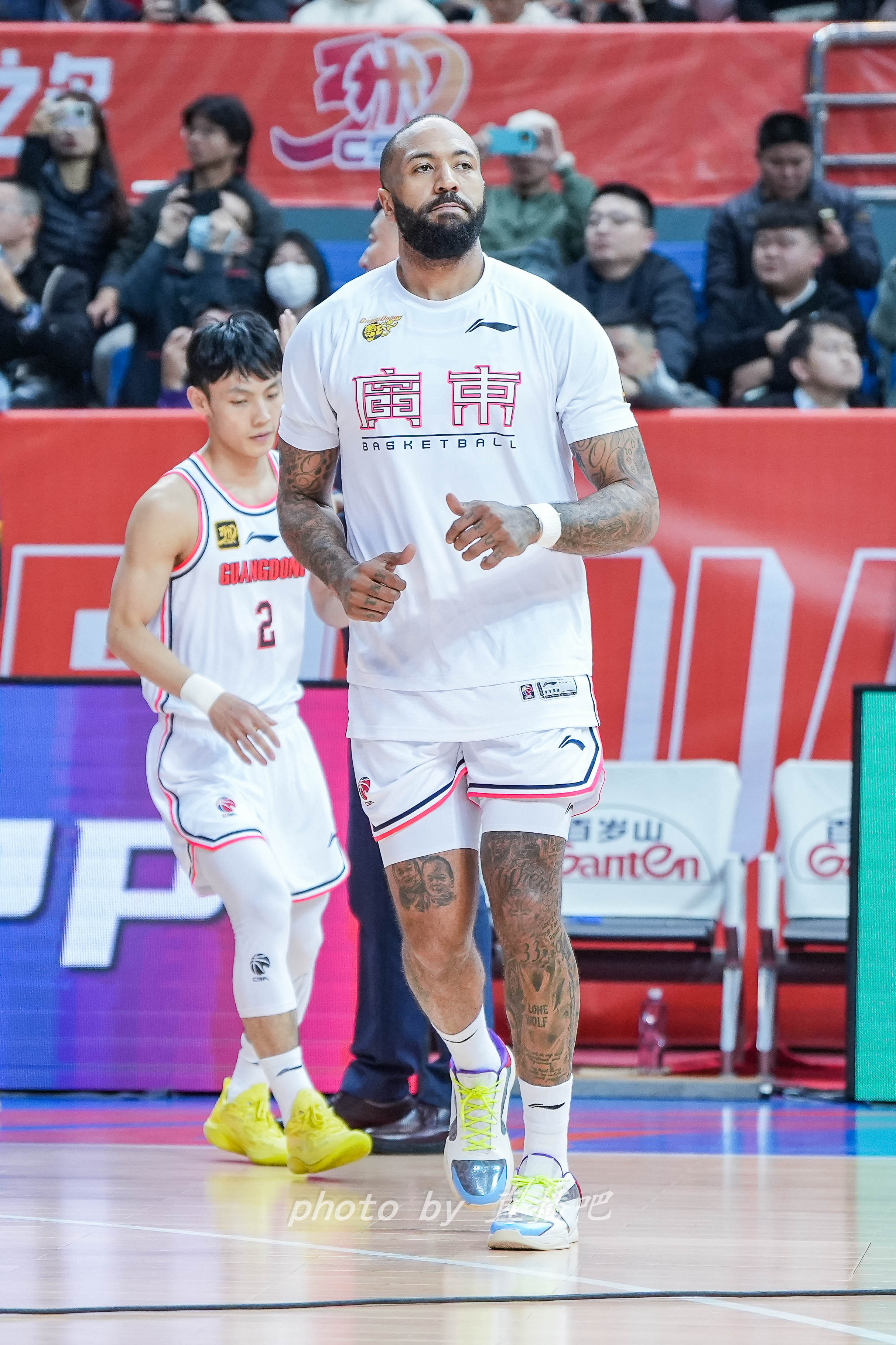  打得不錯！36歲吉倫沃特原本的第三外援卻成廣東男籃的真大腿