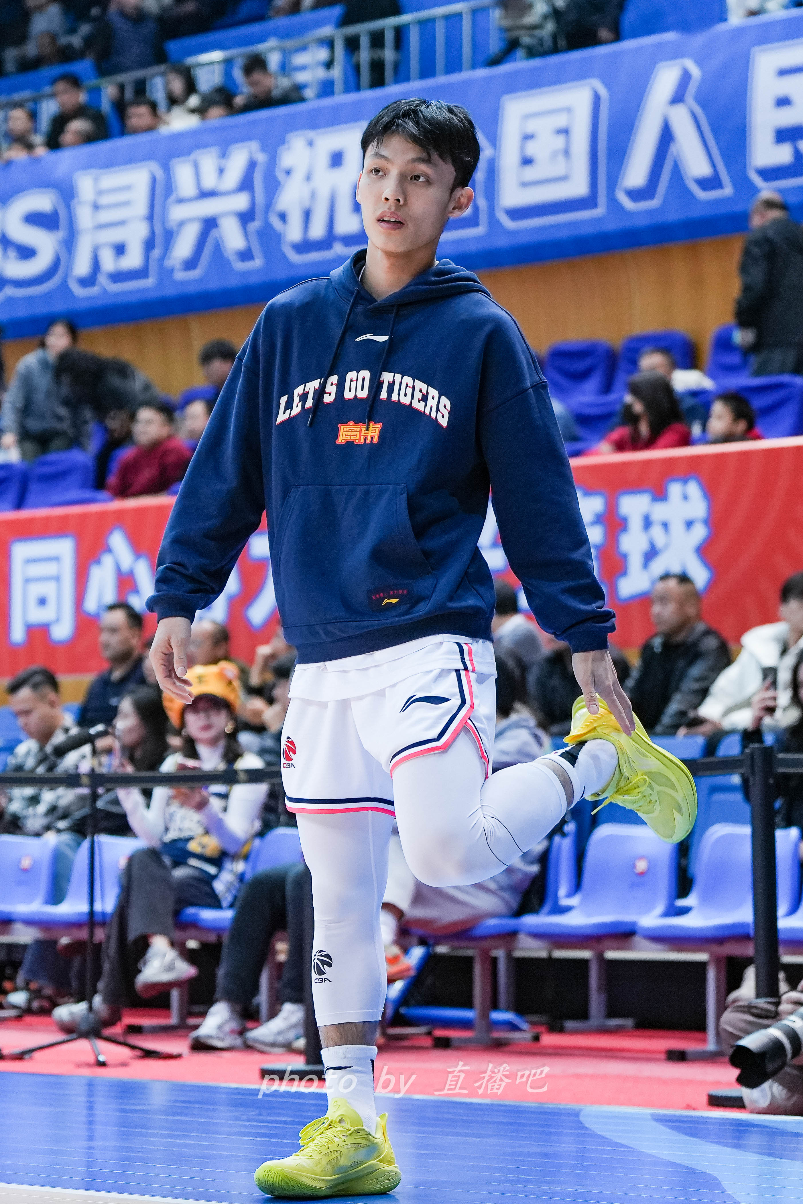  “控球中鋒”！徐杰這身體素質(zhì)有億點(diǎn)東西