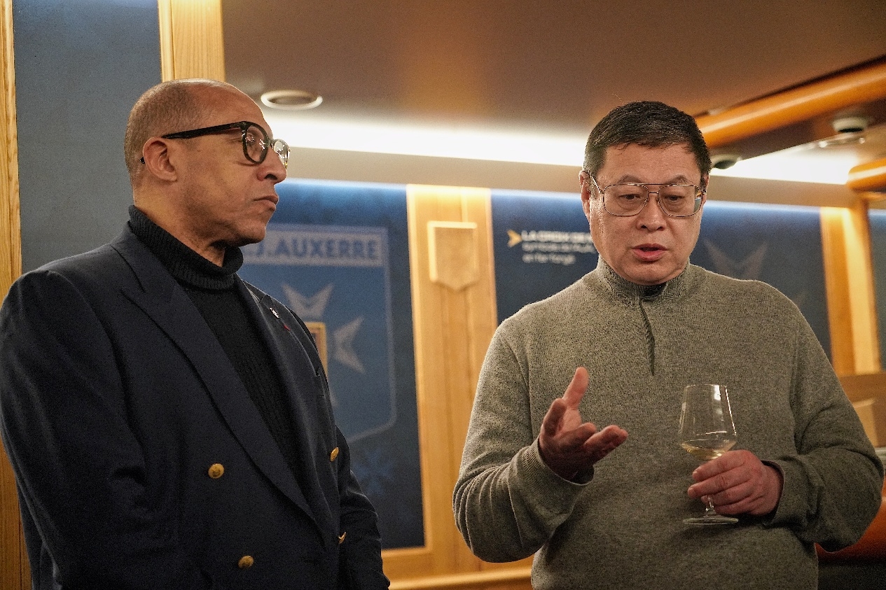  法國足協(xié)主席迪亞洛做客歐塞爾，并與董事會主席周云杰會晤