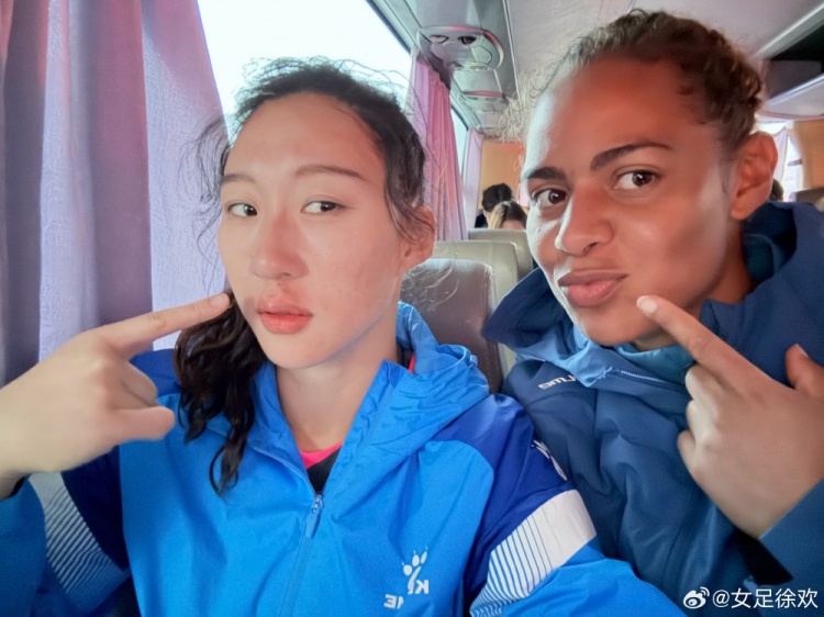  神勇！女足國門徐歡曬照，比賽中被球砸臉仍力保球門不失