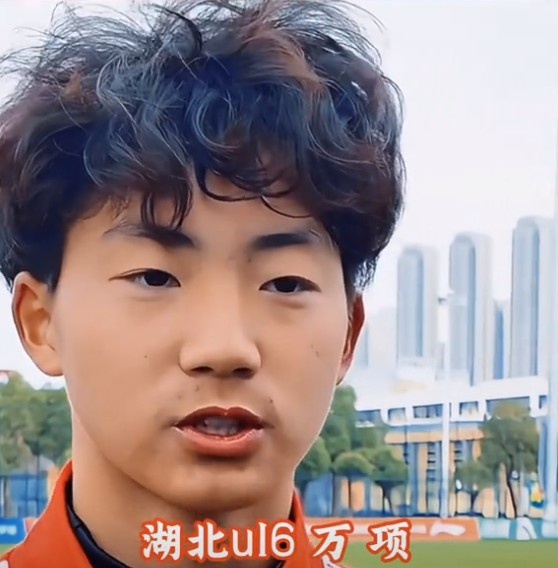  萬項談全運會吊射破門：發(fā)現(xiàn)門將站位不是很好，就很自信的射門