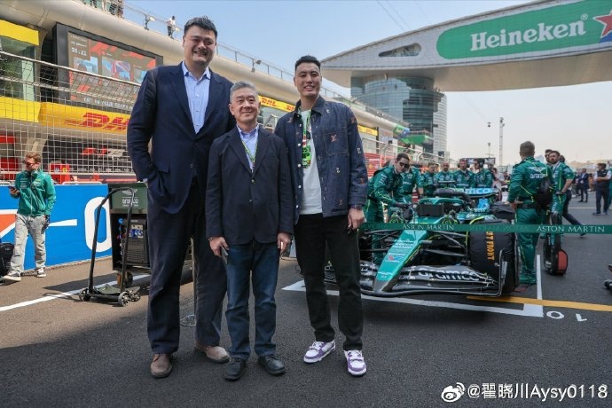  聯(lián)動(dòng)F1！翟曉川曬與姚明、阿隆索、范志毅、周冠宇等的合照