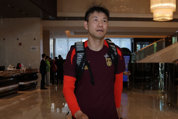  李源一3次助攻位居助攻榜榜首，李璇：再看伊萬發(fā)言覺得有種錯(cuò)亂