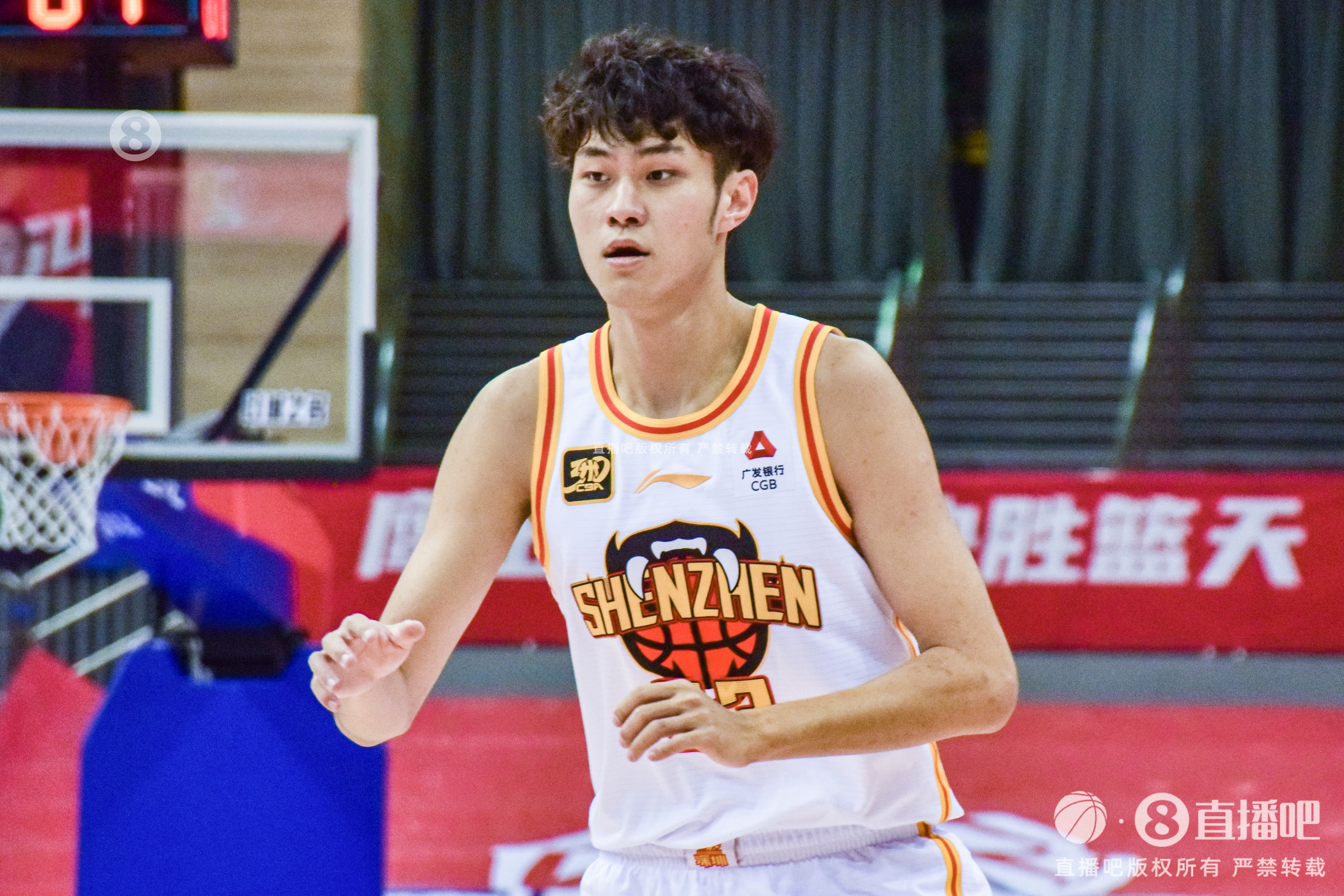  球隊(duì)主攻點(diǎn)！王浩然16中8拿到全隊(duì)最高20分外加2板4助2斷
