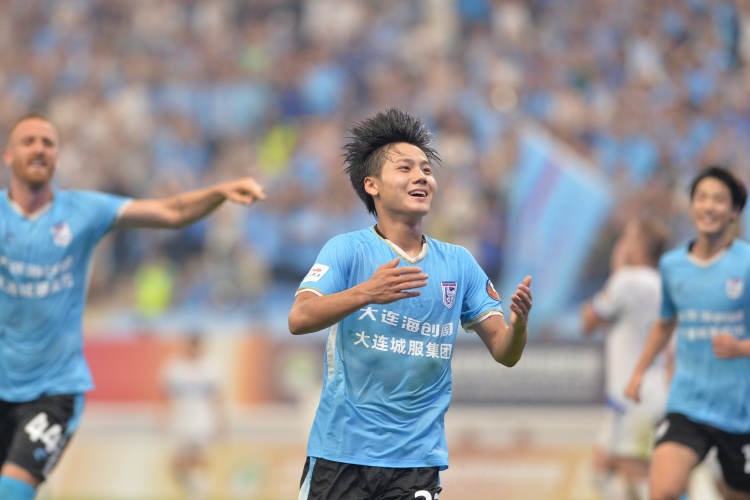  19歲國青小將毛偉杰進(jìn)入大連英博戰(zhàn)泰山首發(fā)，將迎中超首秀