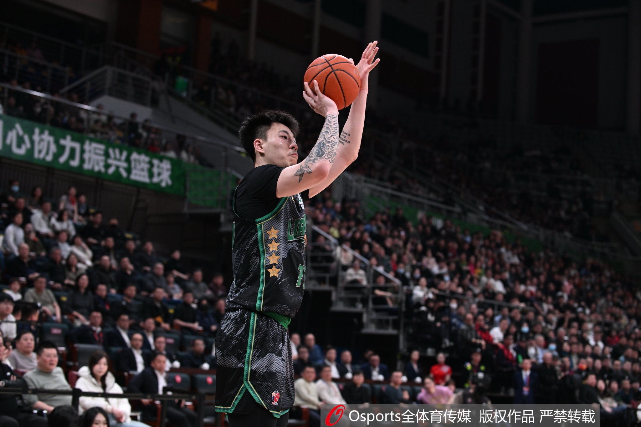  雙星閃耀！張鎮(zhèn)麟&韓德君半場合計12中8 合砍21分9籃板2助攻2搶斷